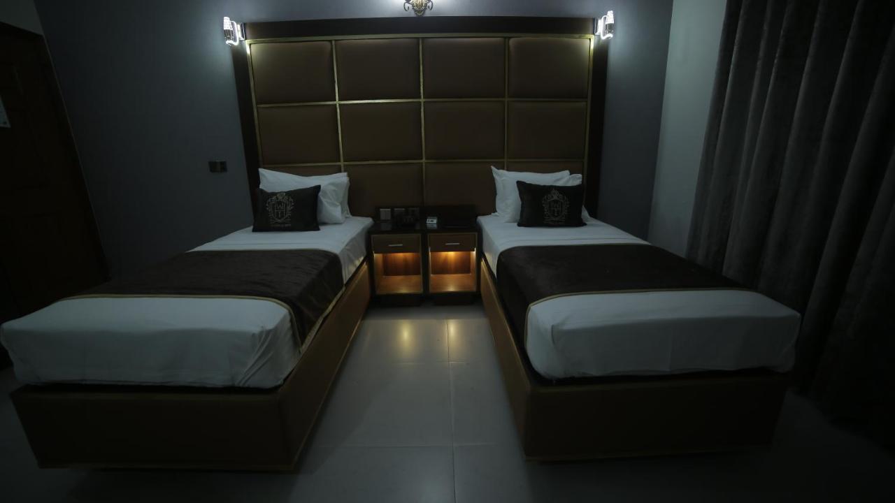 Four Squares Karachi Bed & Breakfast Bagian luar foto