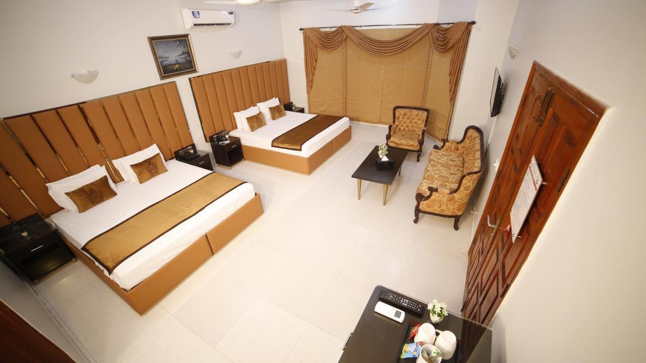 Four Squares Karachi Bed & Breakfast Bagian luar foto