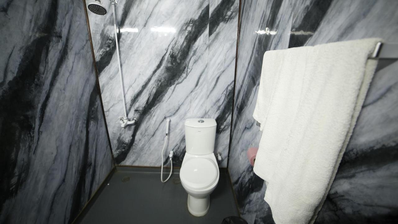Four Squares Karachi Bed & Breakfast Bagian luar foto