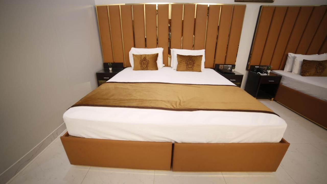 Four Squares Karachi Bed & Breakfast Bagian luar foto