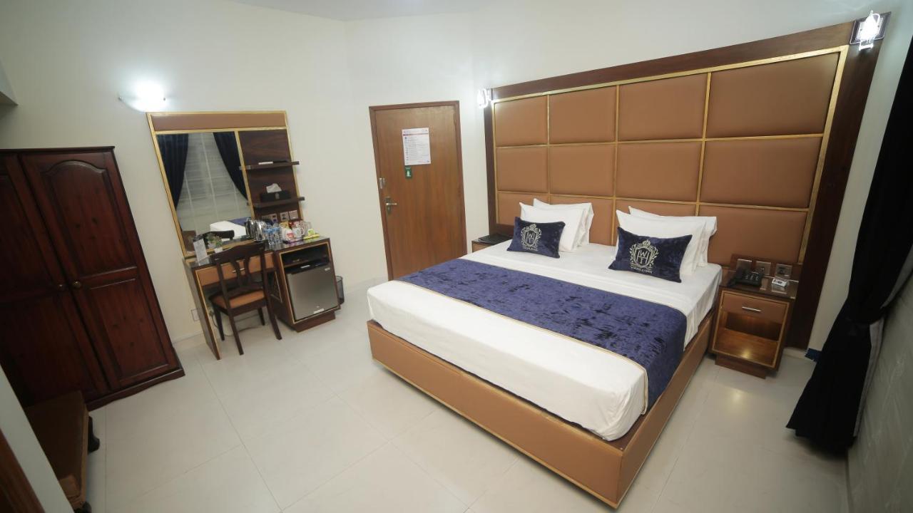 Four Squares Karachi Bed & Breakfast Bagian luar foto
