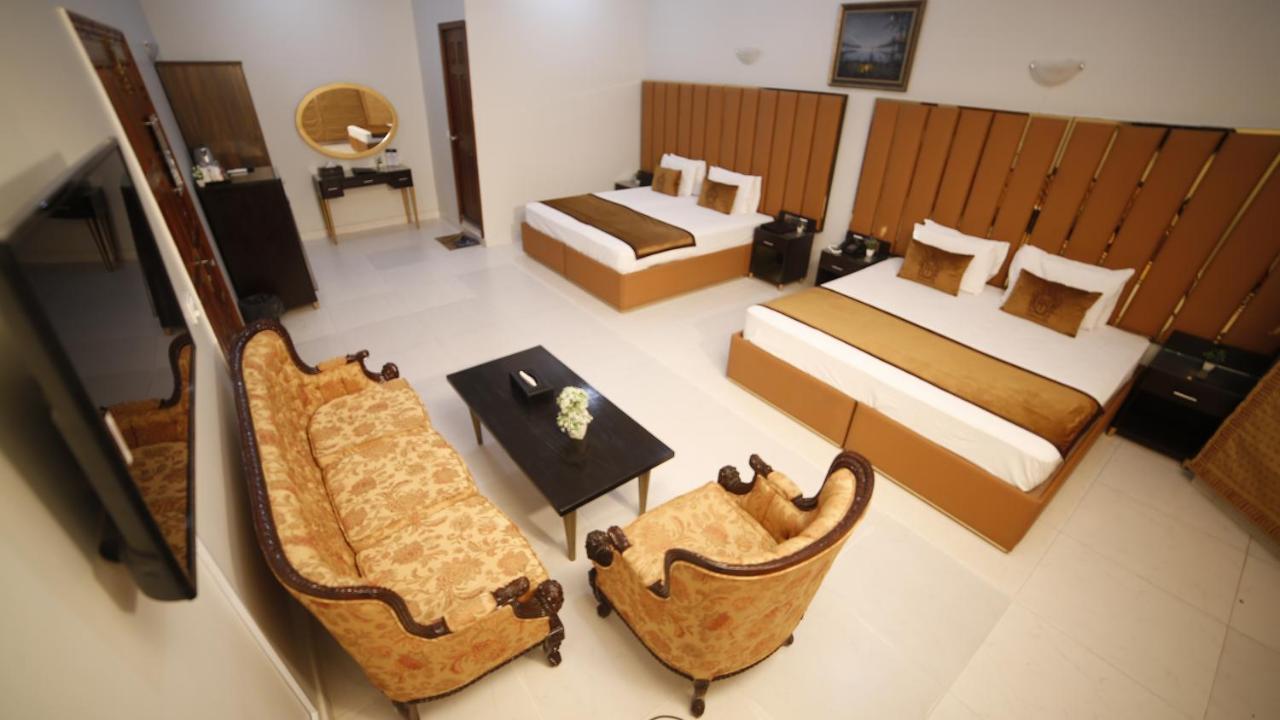 Four Squares Karachi Bed & Breakfast Bagian luar foto