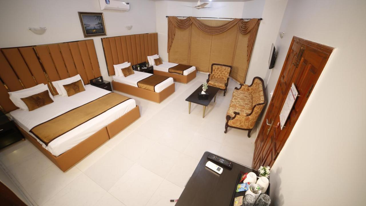 Four Squares Karachi Bed & Breakfast Bagian luar foto