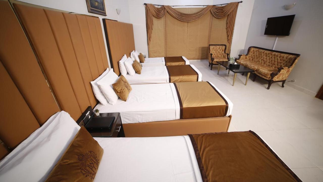 Four Squares Karachi Bed & Breakfast Bagian luar foto