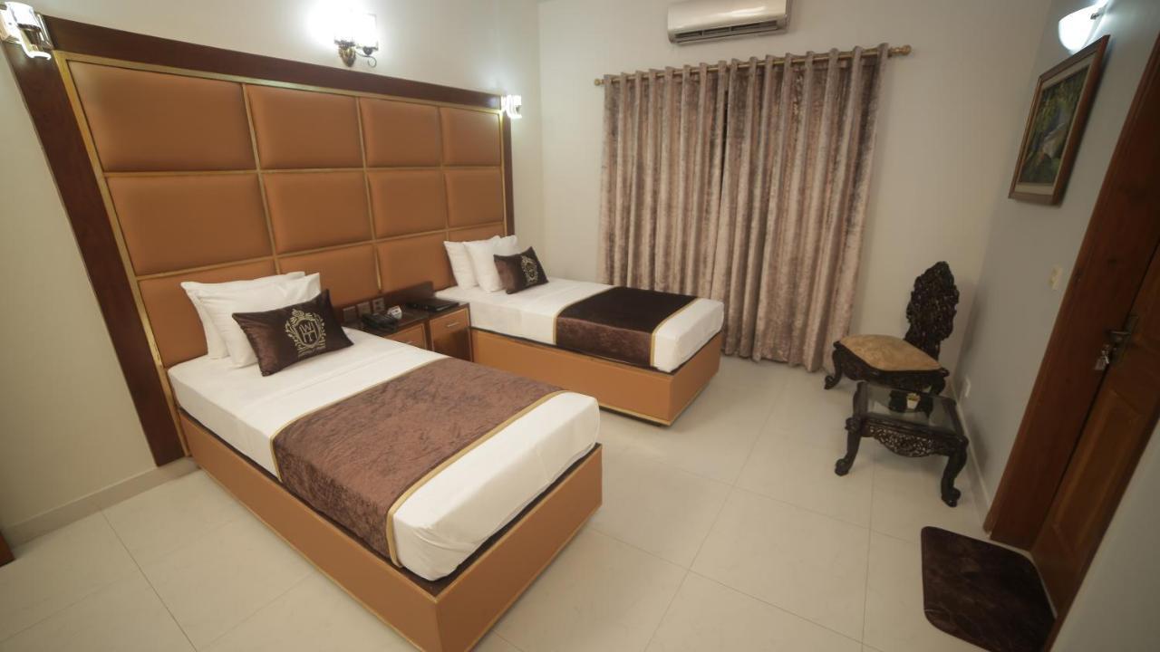 Four Squares Karachi Bed & Breakfast Bagian luar foto
