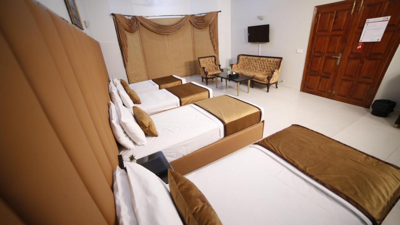 Four Squares Karachi Bed & Breakfast Bagian luar foto