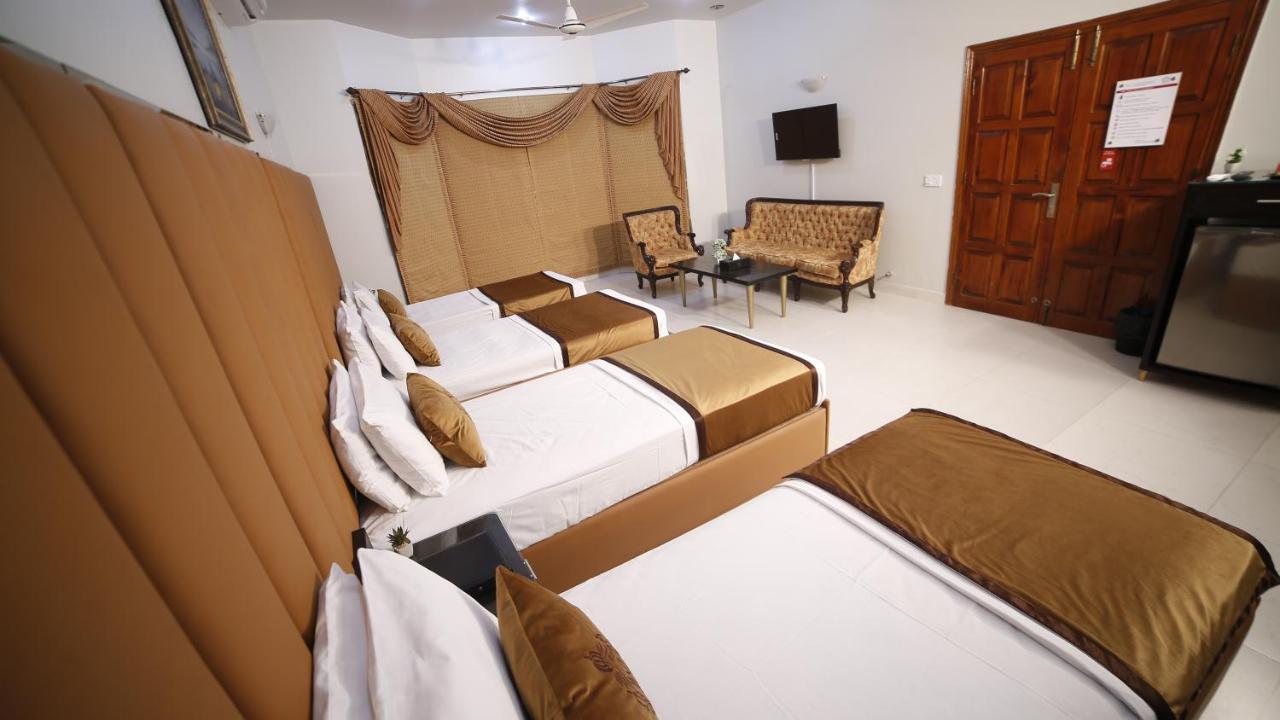 Four Squares Karachi Bed & Breakfast Bagian luar foto