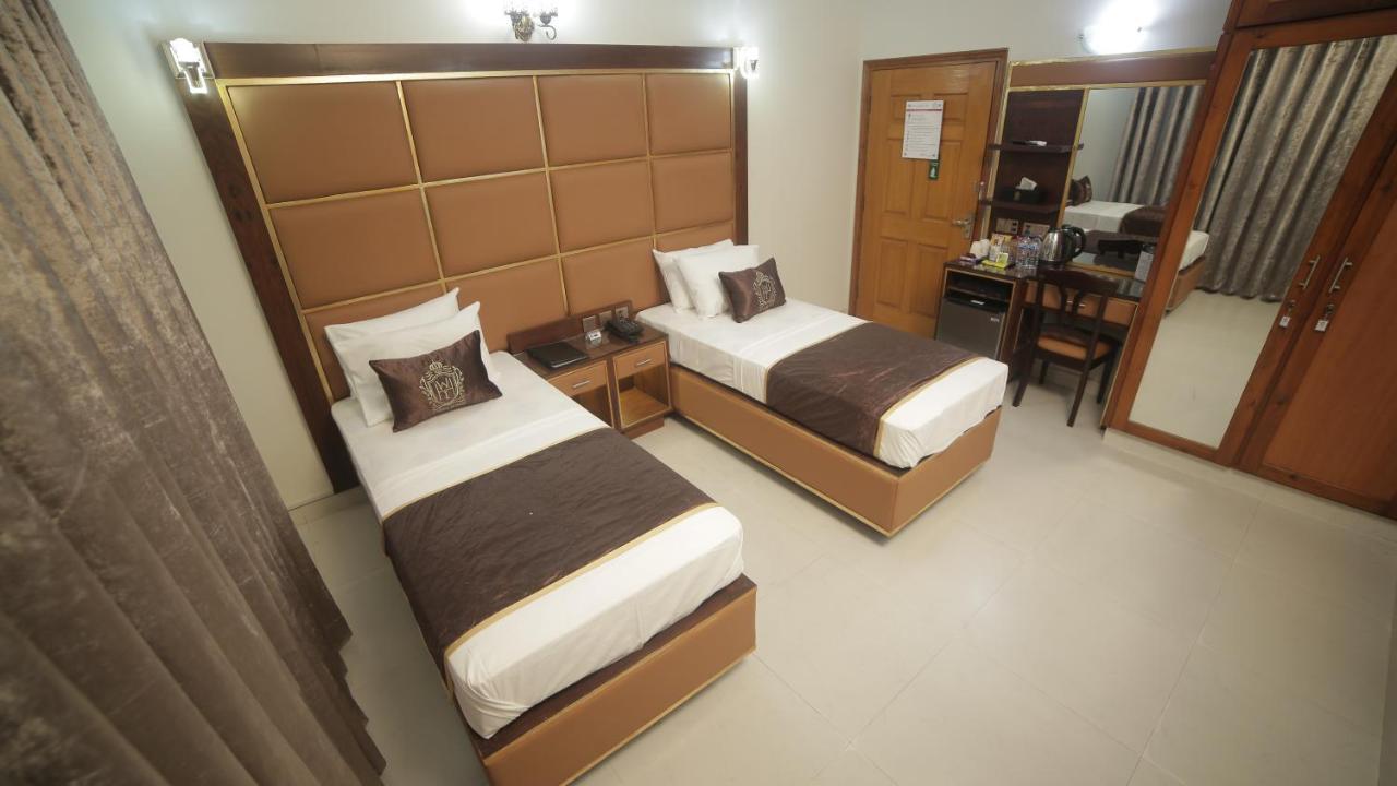Four Squares Karachi Bed & Breakfast Bagian luar foto