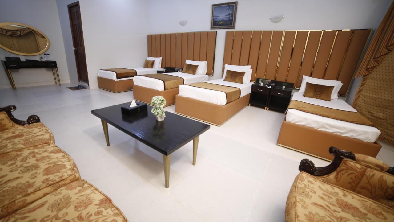 Four Squares Karachi Bed & Breakfast Bagian luar foto