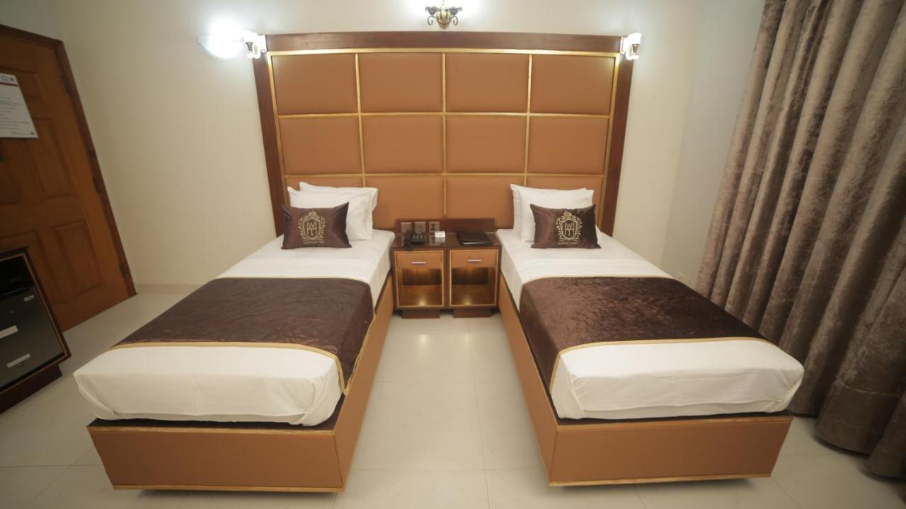 Four Squares Karachi Bed & Breakfast Bagian luar foto