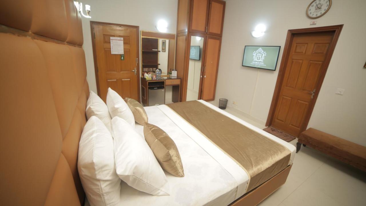 Four Squares Karachi Bed & Breakfast Bagian luar foto