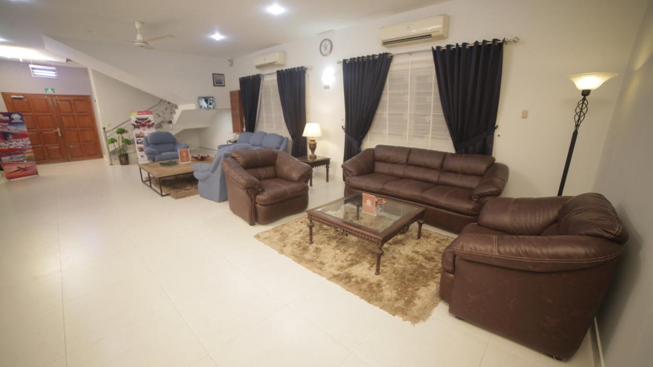Four Squares Karachi Bed & Breakfast Bagian luar foto